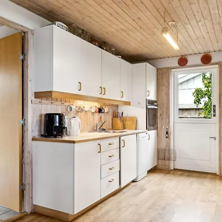 Konsta - 50m From The Sea By Interhome *
